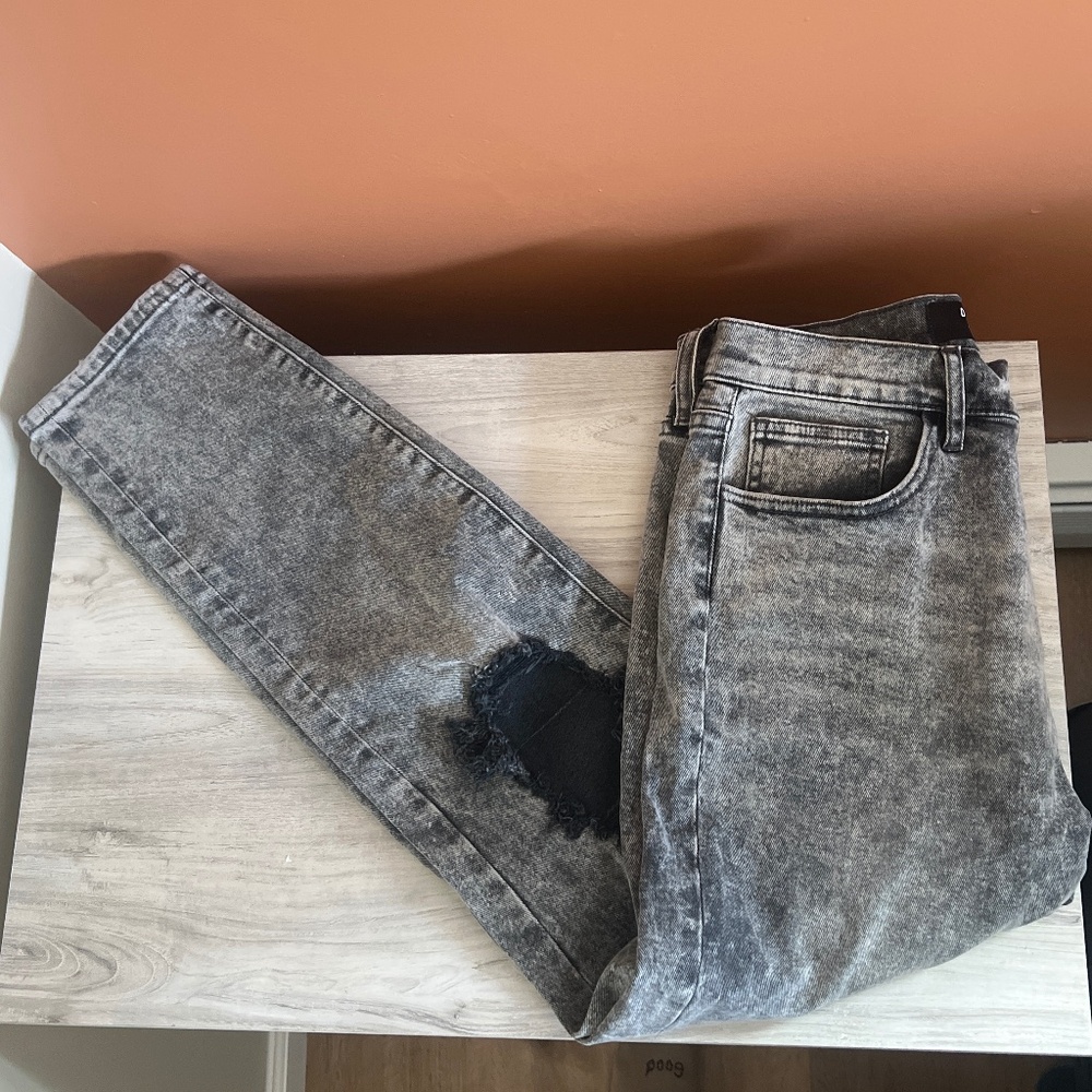 NWOT DSTLD Mom Distressed Jeans